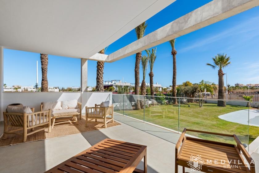 2 slaapkamer Appartement met terras in Mar de Cristal in Medvilla Spanje