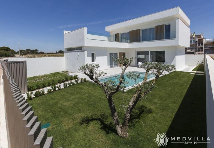 Villa's te koop in Santiago de la Ribera aan de Mar Menor in Medvilla Spanje