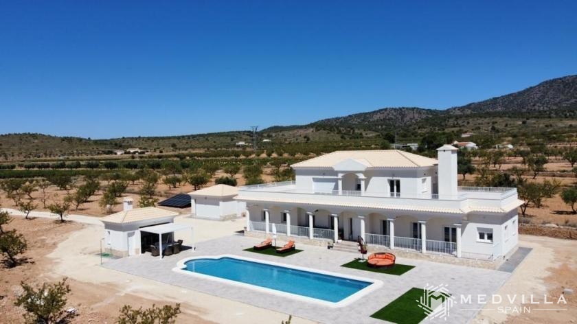 Luxe nieuwe villa's met zwembad incl land, licenties Alicante, Pinoso in Medvilla Spanje
