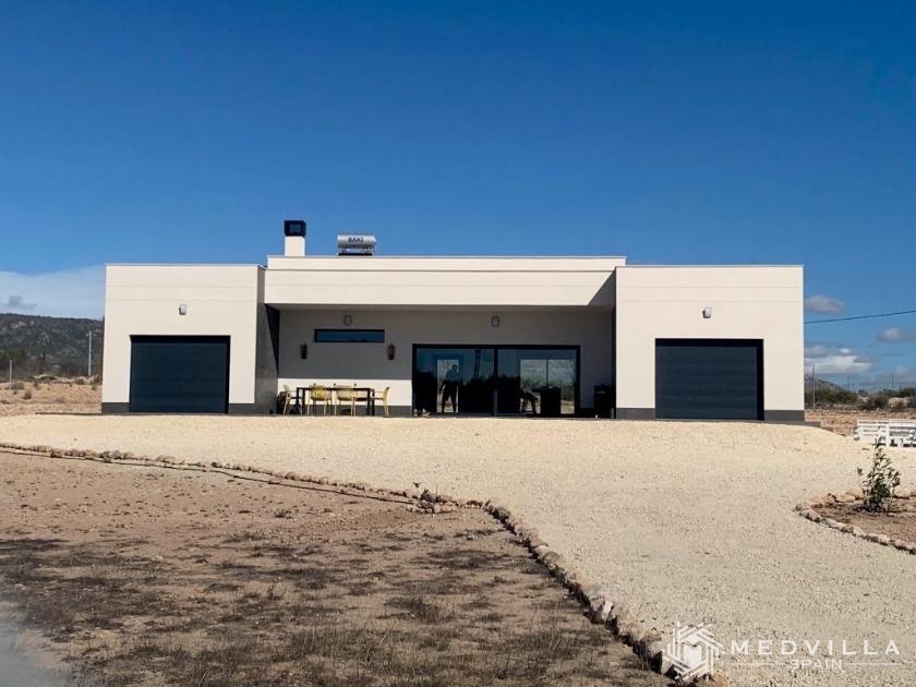 Moderne nieuwbouwvilla in de buurt van Pinoso, Alicante in Medvilla Spanje