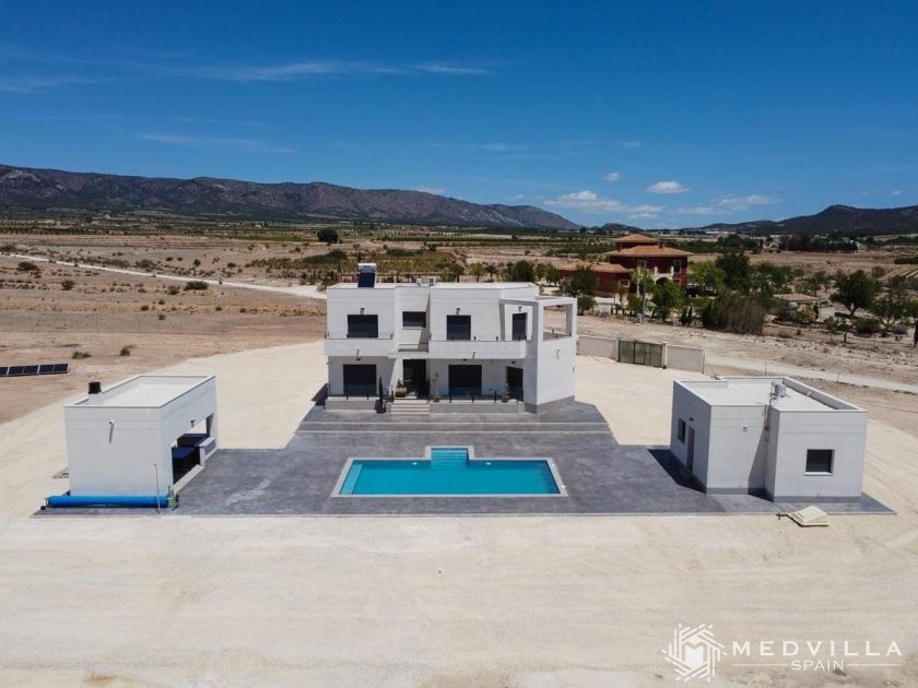 Moderne nieuwbouwvilla in de buurt van Pinoso, Alicante in Medvilla Spanje