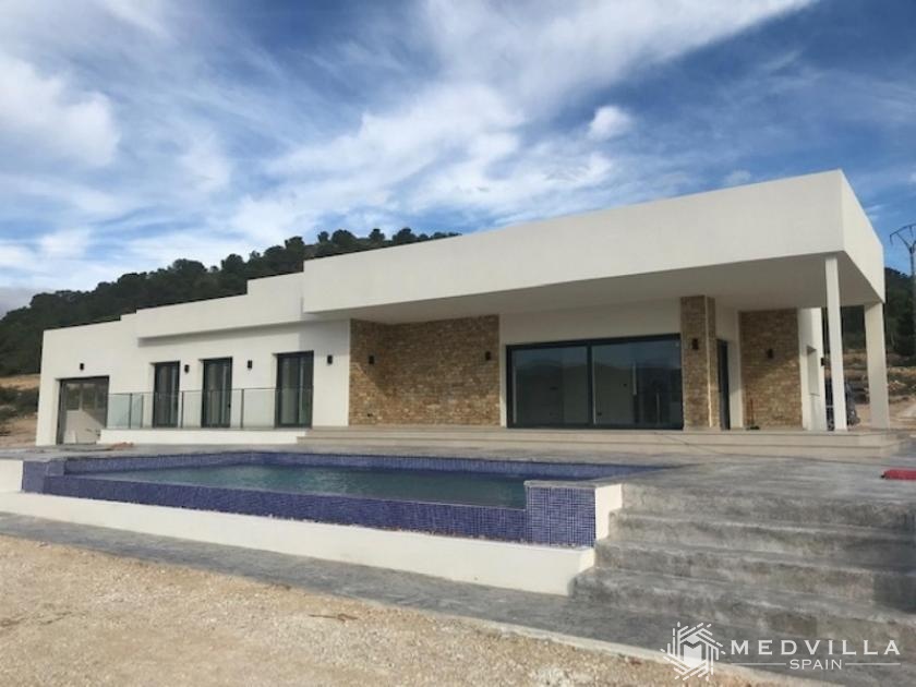 Nieuwbouw villa in La Romana, binnenland van Alicante in Medvilla Spanje