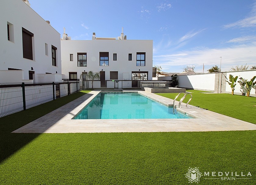 4 slaapkamer Geschakelde woningen in Pilar de la Horadada in Medvilla Spanje