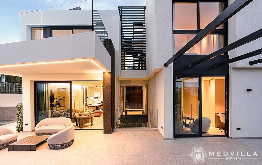 5 slaapkamer Villa met kelder in La Nucia in Medvilla Spanje