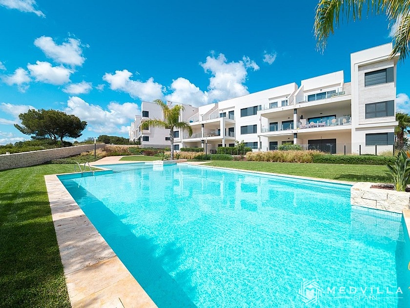 Recente nieuwbouwwoning te koop op Lo Romero Golf resort