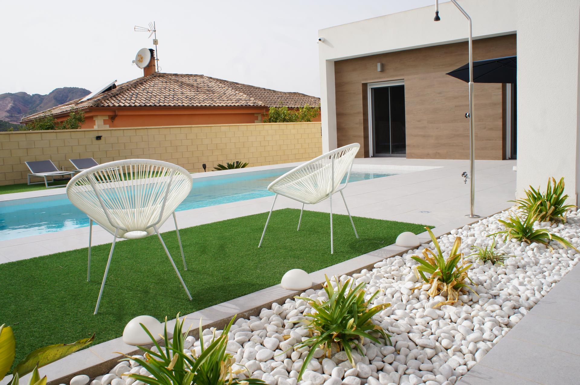 Prachtige bijna nieuwbouw villa te koop La Romana in Medvilla Spanje