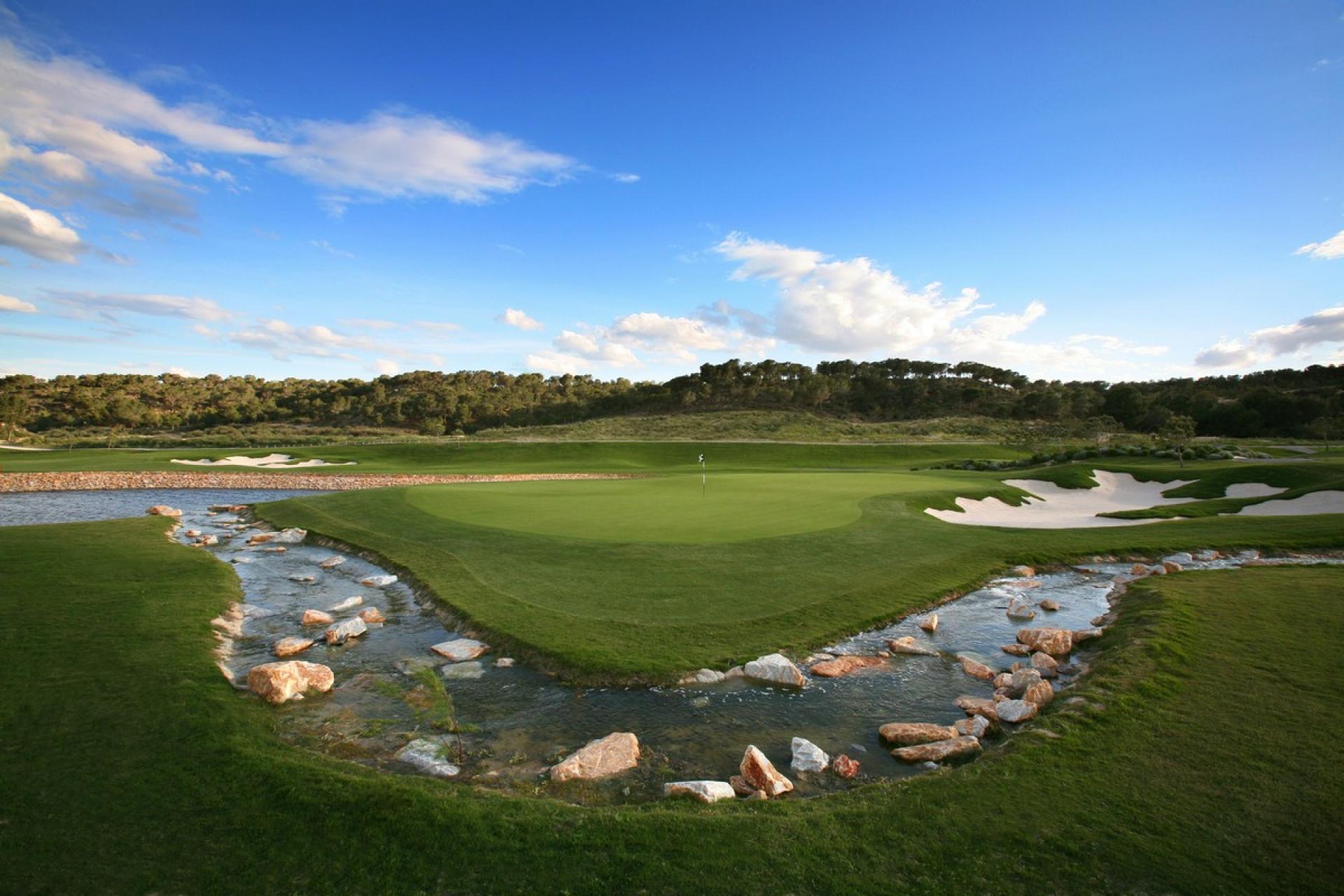 Nieuwe hedendaagse moderne villa op Las Colinas Golf & Country Club in Medvilla Spanje