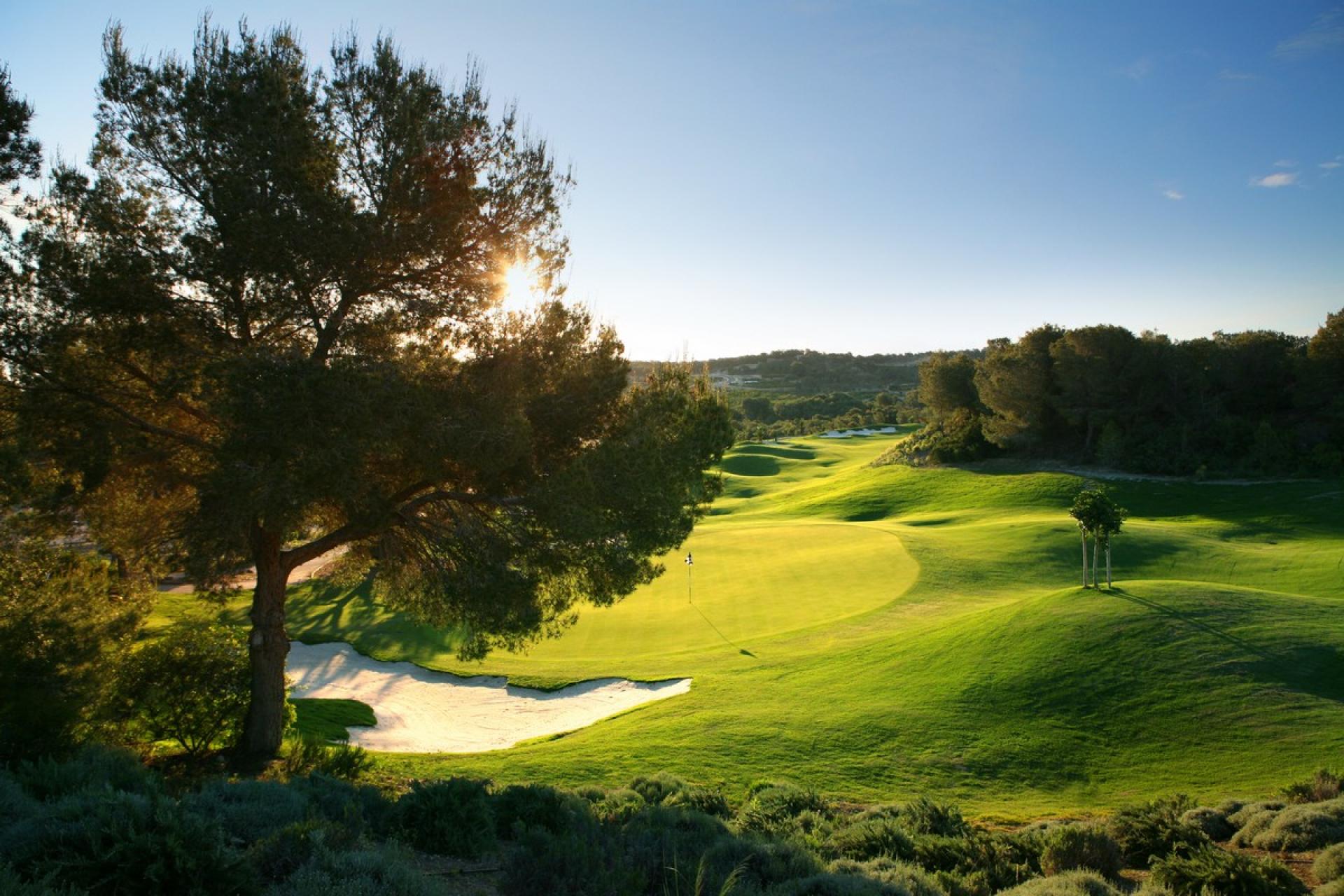 Exclusive villa op Las Colinas golf in Medvilla Spanje