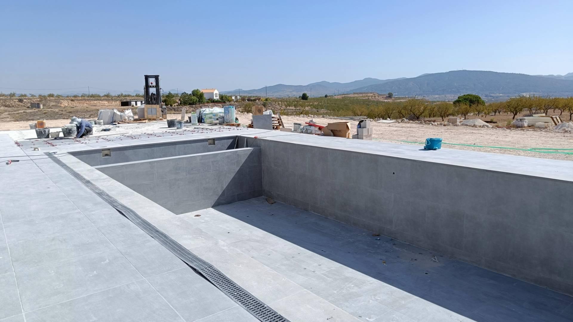 Vrijstaande villa met zwembad in aanbouw in La Romana in Medvilla Spanje