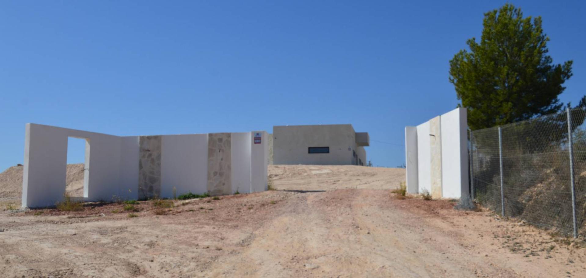 Vrijstaande villa met zwembad in aanbouw in La Romana in Medvilla Spanje
