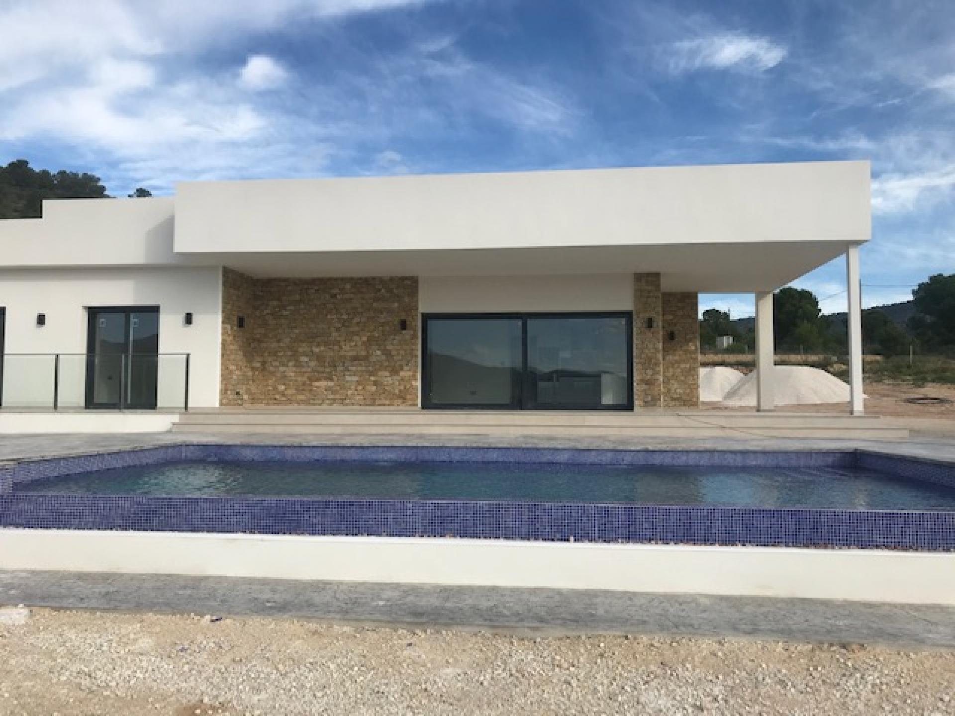 Nieuwbouw villa in La Romana, binnenland van Alicante in Medvilla Spanje